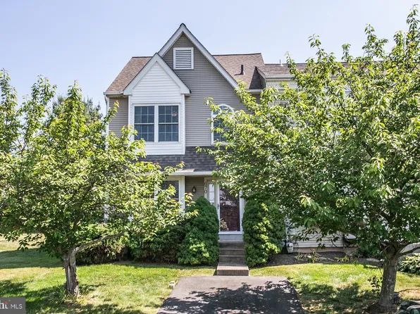 670 Longwood Rd, Collegeville, PA 19426