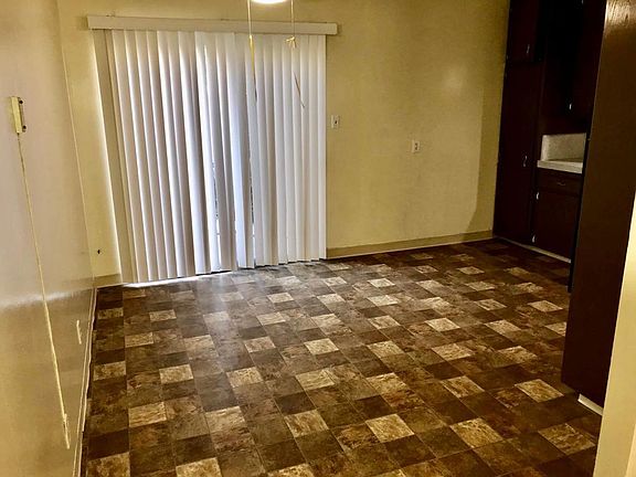 Kitchen (space for a kitchen table)