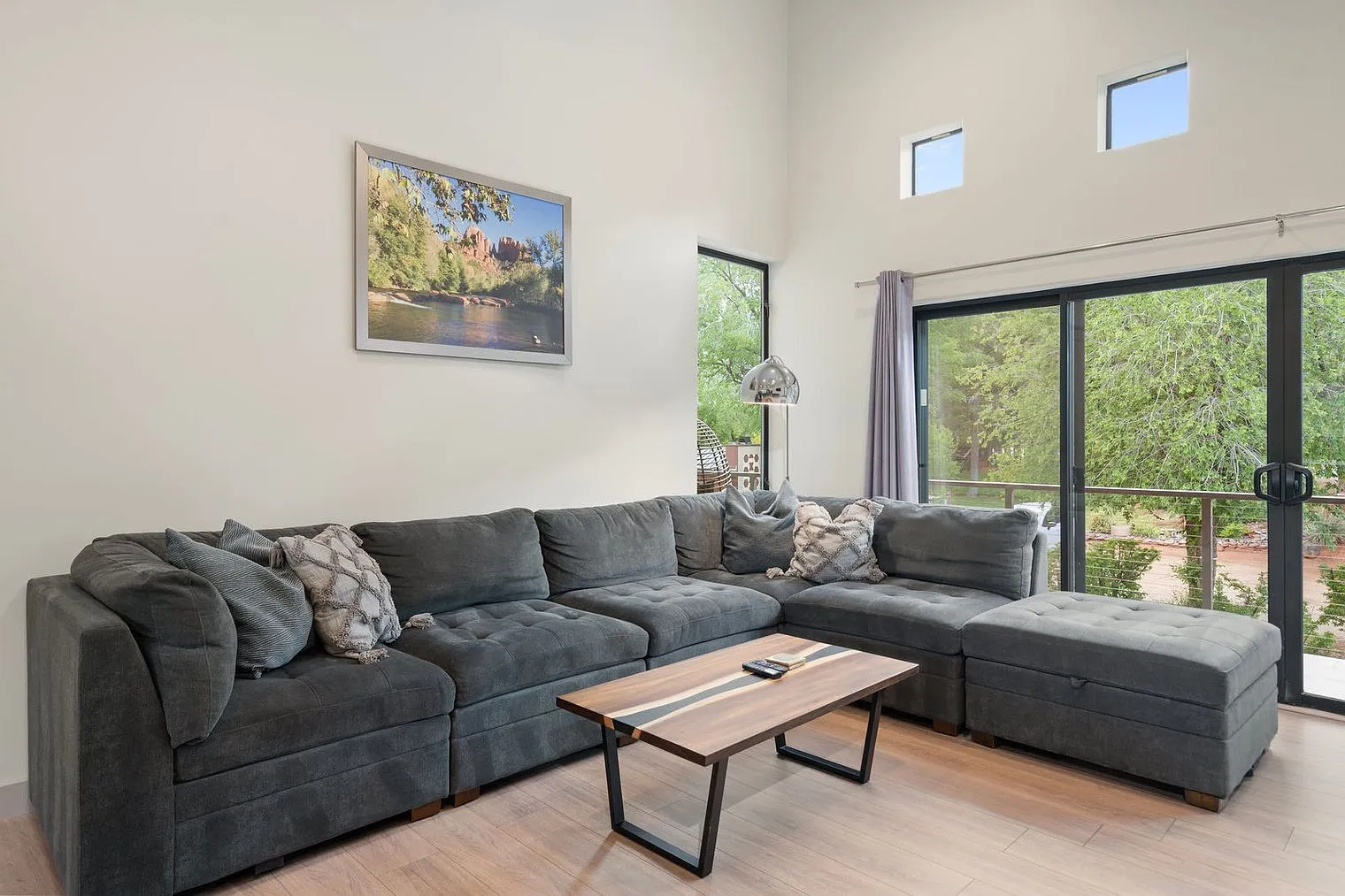 3 bed, 3.0 bath, 1496 sqft, $10,900 — Photo 3