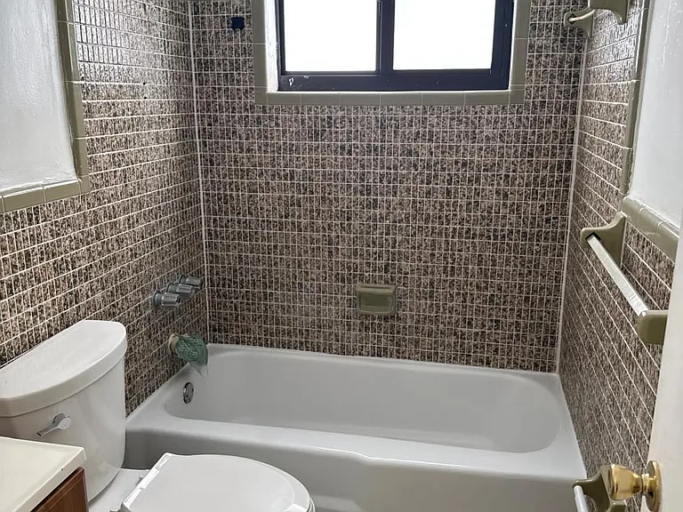 430 NW 9th Ave #3 — Photo 15