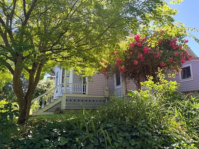 236 NE Thompson St — Photo 15