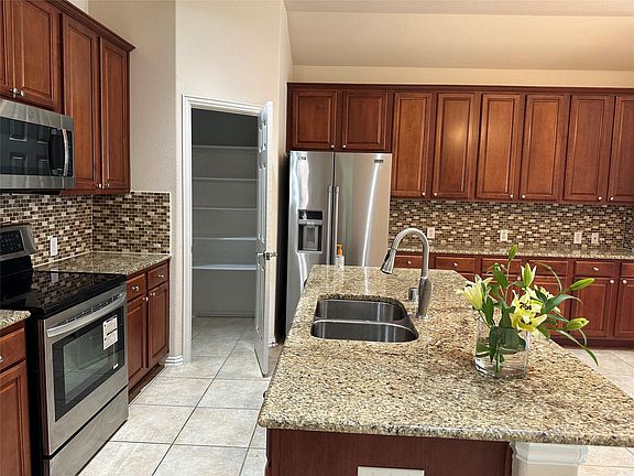 3rd image of 1008 Highland Hills Dr