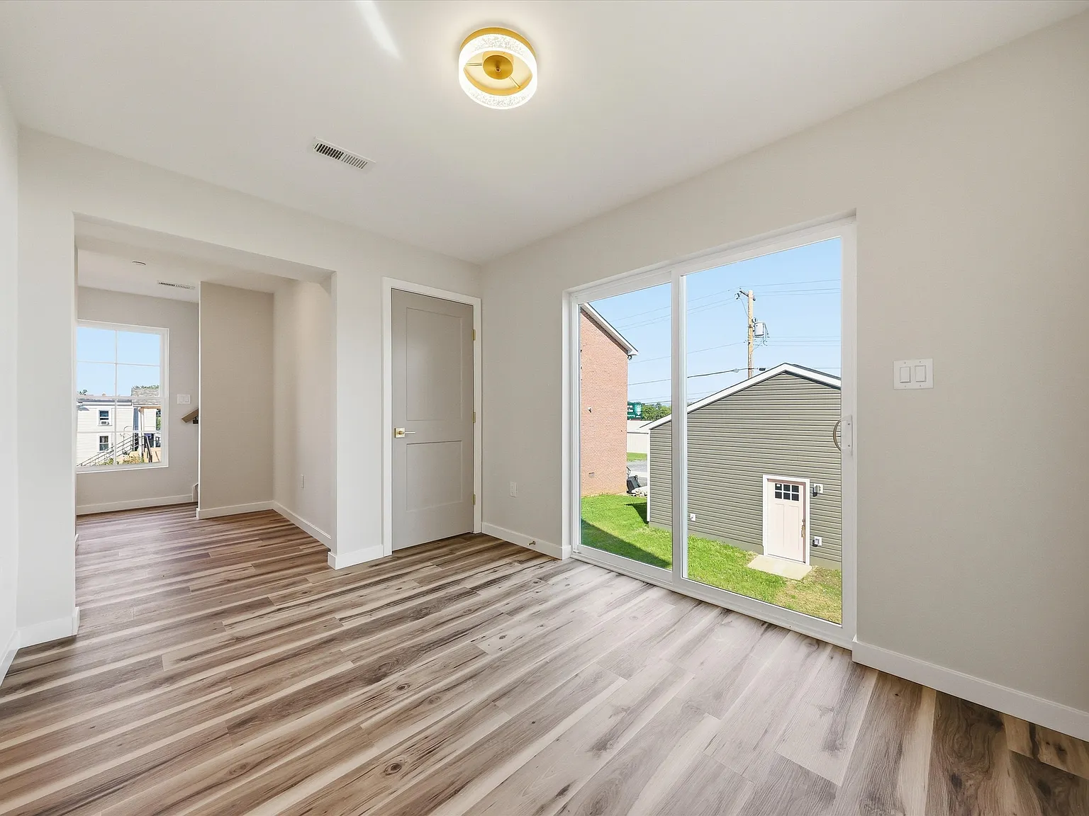 4 bed, 1759 sqft, $2,500 — Photo 4