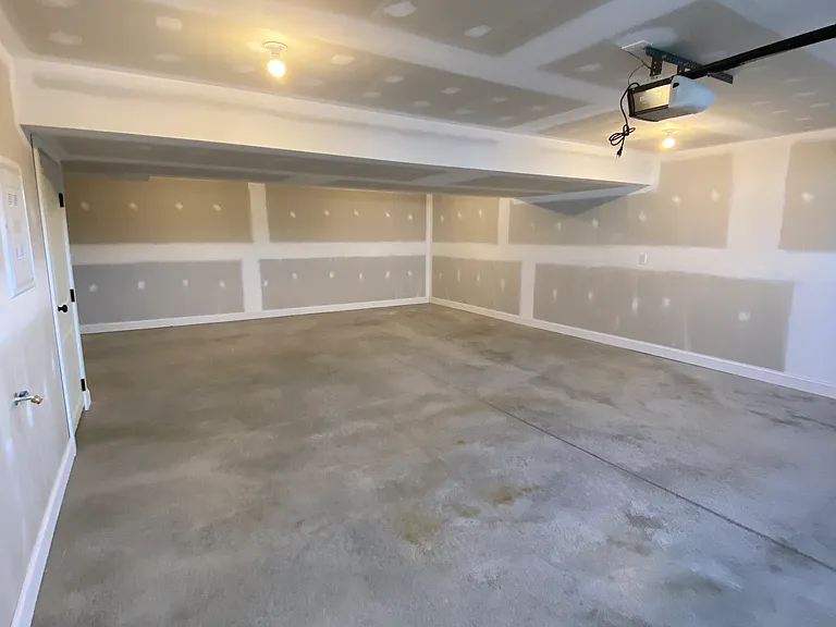 Spacious 2.5 car garage