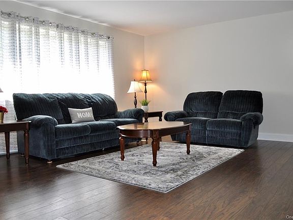 5th image of 4 Harvest Hill Ln