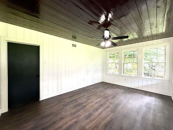 4th image of 3648 Sherwood St