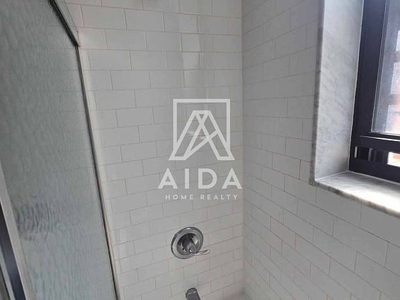 5th image of 2589 44th St APT 1F