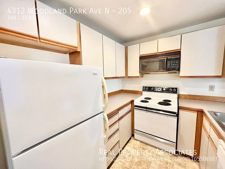 4312 Woodland Park Ave N — Photo 2