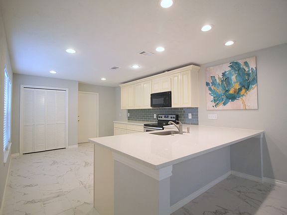 5th image of 12023 Creekhurst Dr