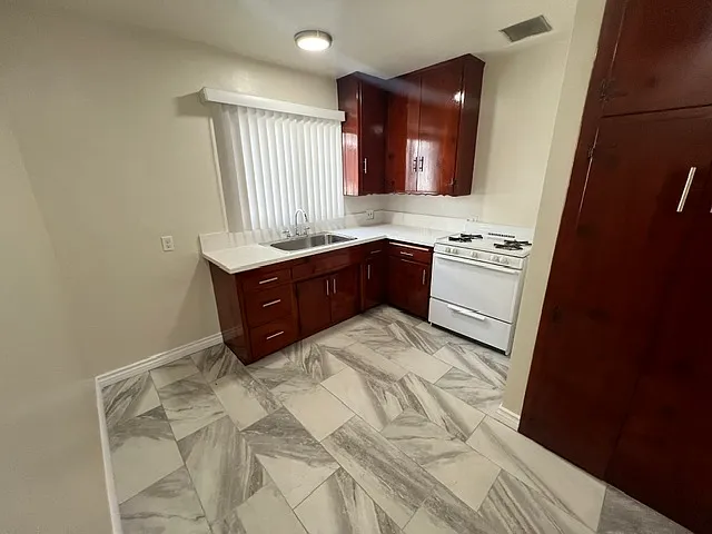 14215 Sylvan St #2 — Photo 11