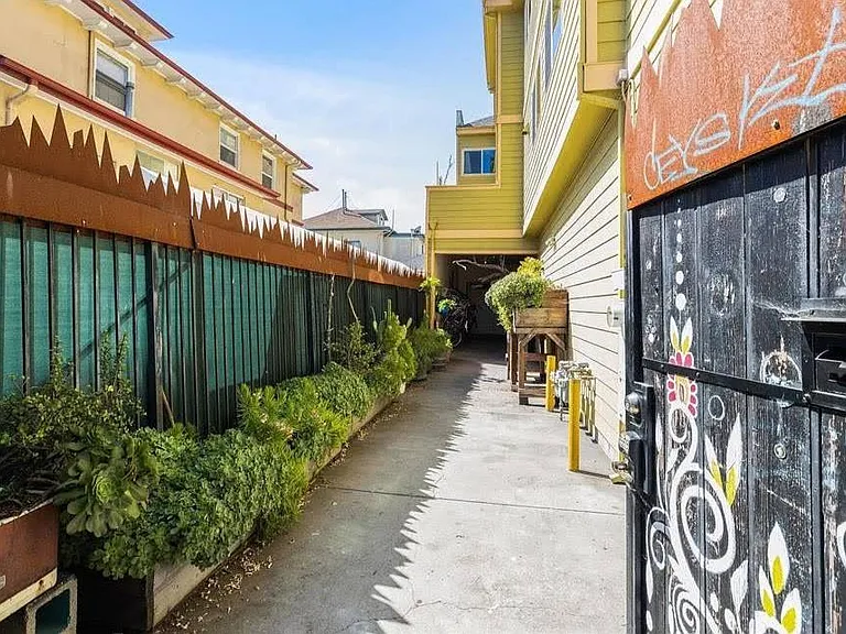 439 International Blvd #TF2 — Photo 3