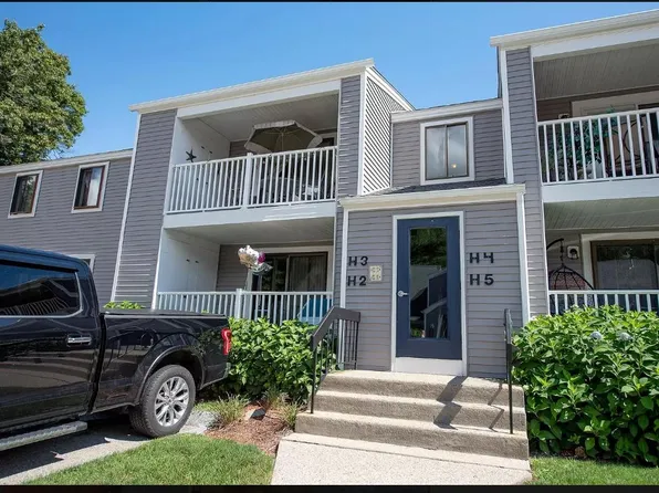 3H Black Oak Dr, Nashua, NH 03062
