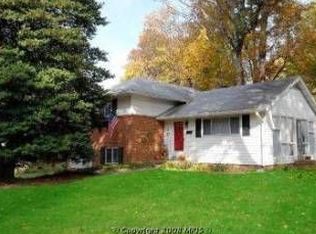 10904 Maple St, Fairfax, VA 22030