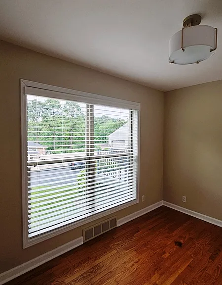 UPSTAIRS BEDROOM