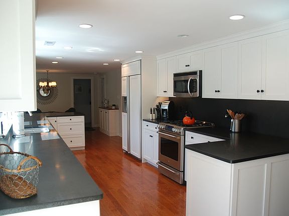 3rd image of 104 E Louisiana Ave