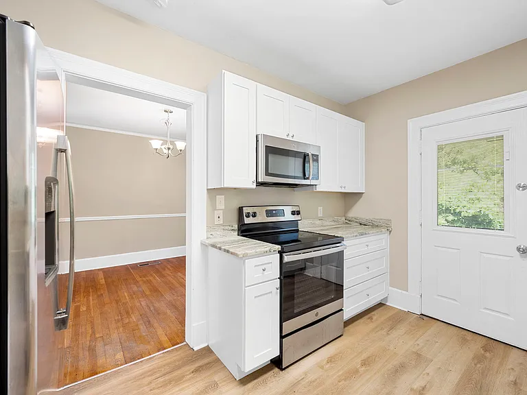 502 Thomas Rd — Photo 8