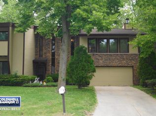 804 Kendall Ln, Lake Geneva, WI 53147