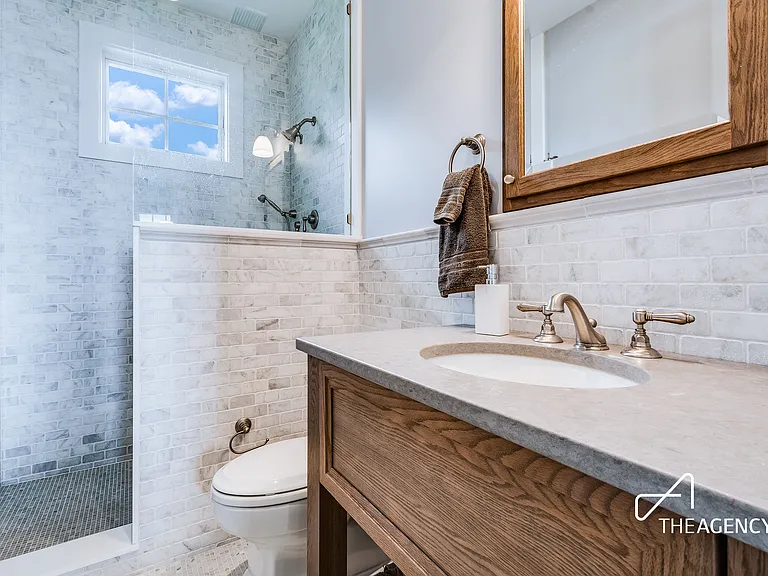 225 E Lake Dr — Photo 15