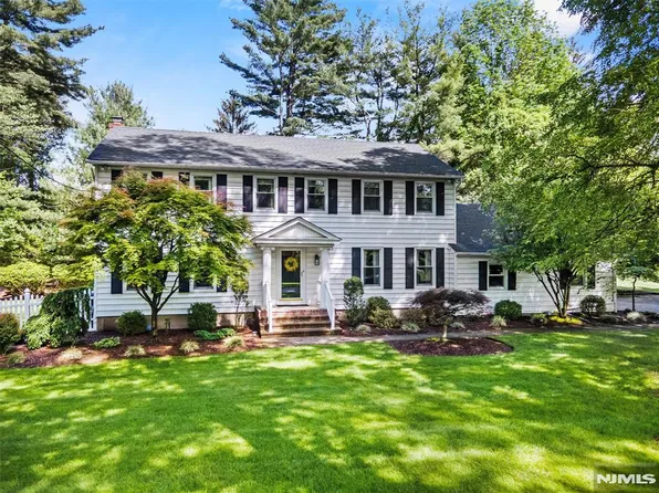 24 Mohawk Dr, Ramsey, NJ 07446