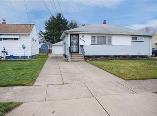 6095 Stark Dr, Brookpark, OH 44142