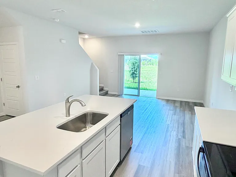 12813 SW Forli Way — Photo 5