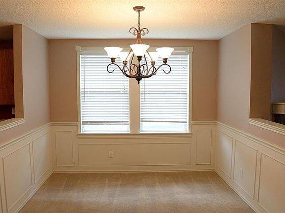 3rd image of 1716 Creek Bend Ln