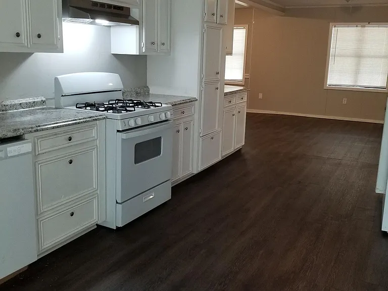 1044 Brookley St — Photo 7