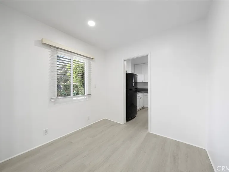 9050 Huntington Dr — Photo 10