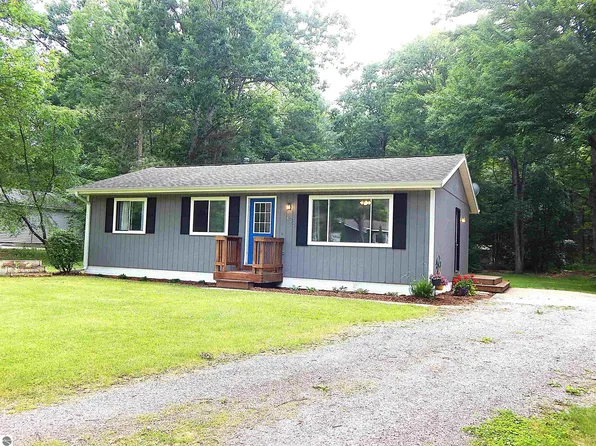 1492 Innwood N, Interlochen, MI 49643