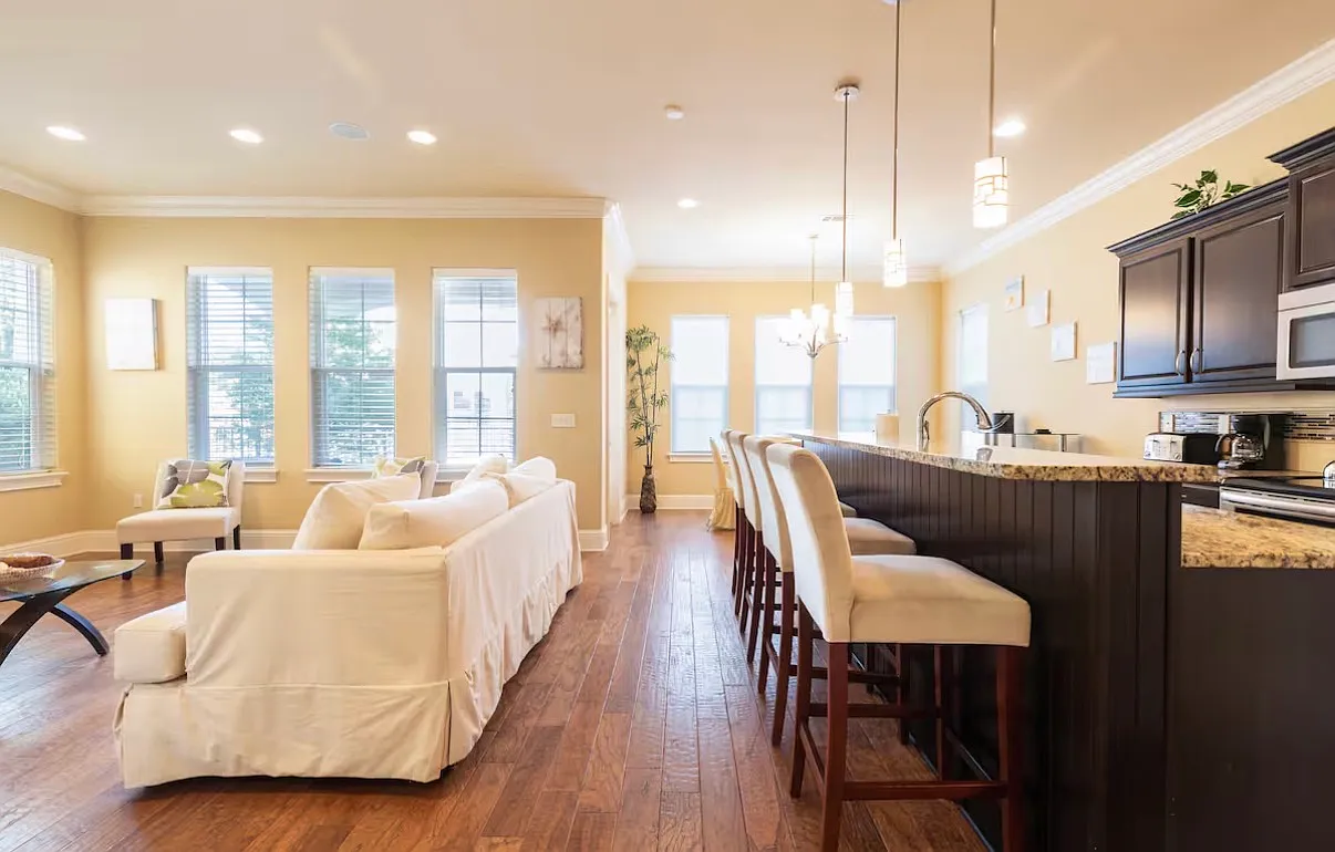 4 bed, 3.5 bath, 2318 sqft, $5,000 — Photo 3