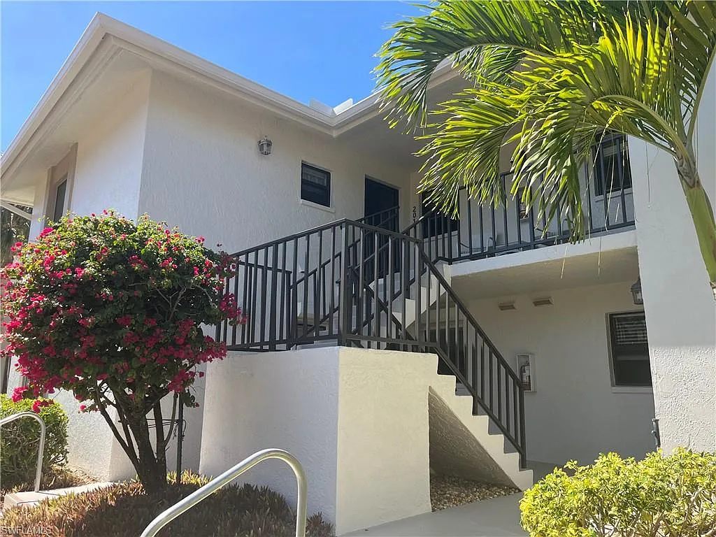 2 bed, 2.0 bath, 1444 sqft, $5,300 — Photo 1