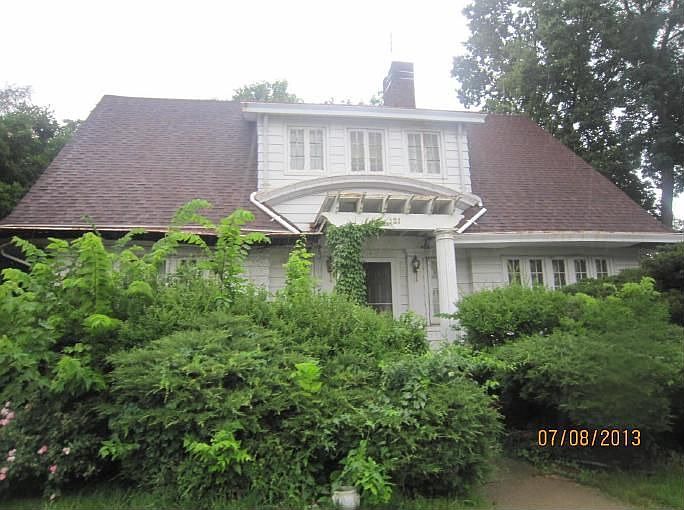 2nd image of 121 W Hanssler Pl