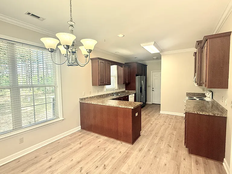 335 Pine Loop Cir — Photo 5