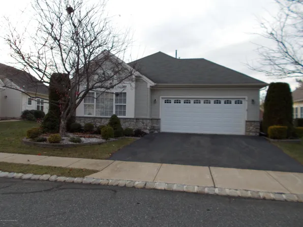 18 Neville Ct, Manchester, NJ 08759