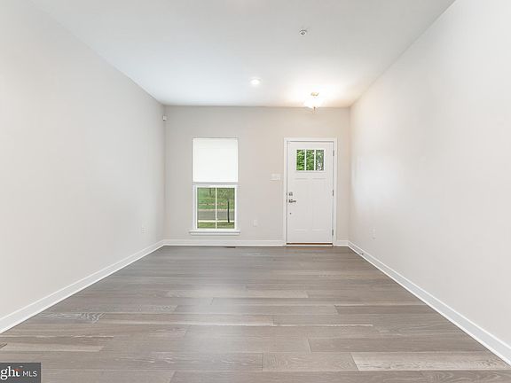 5th image of 7939 Milltown Cir
