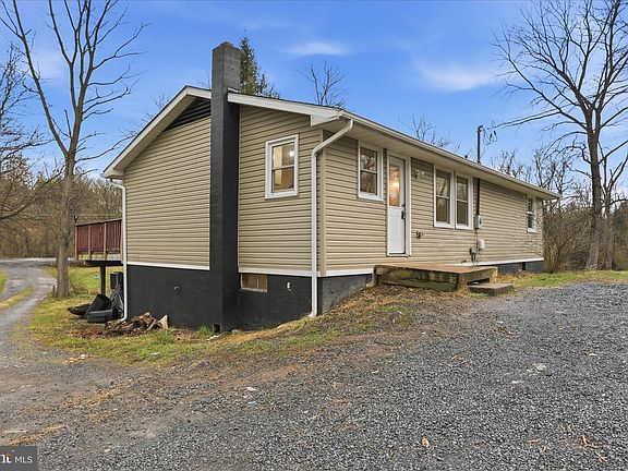 4th image of 2883 Williamsport Pike