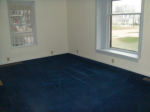 3rd image of 220 Clinton St