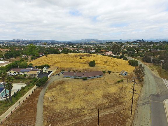 3rd image of 1816 Avenida Del Diablo