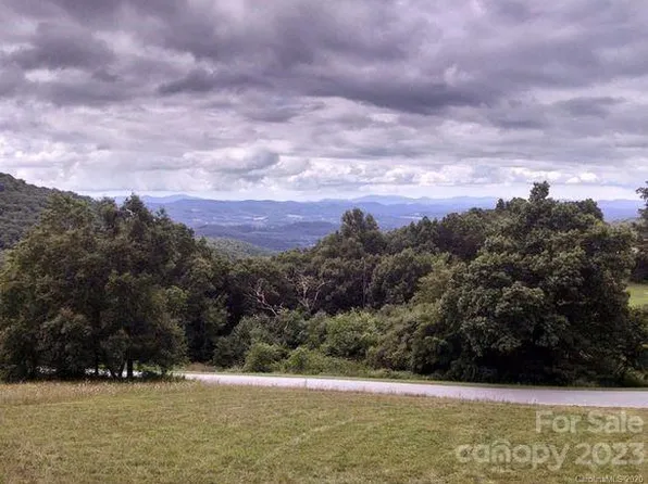 116 Autumn Sky Dr, Hendersonville, NC 28792
