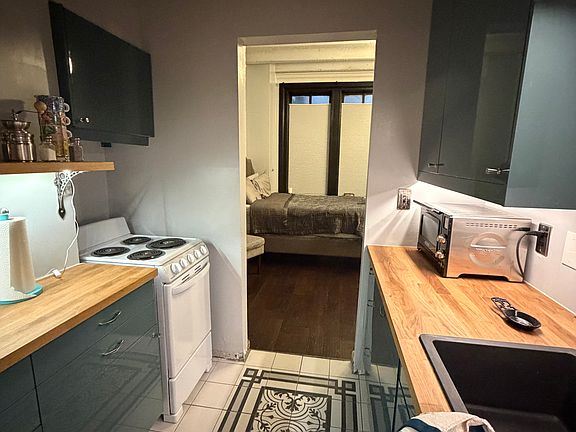 5th image of 32 Peachtree St NW #811