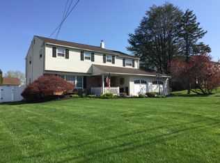 101 Sourwood Dr, Hatboro, PA 19040