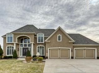 333 NW Rockhill Ln, Lees Summit, MO 64081