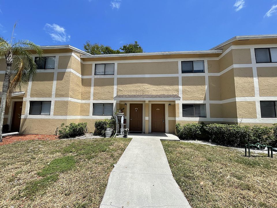 1st image of 407 Palm Cir E #208
