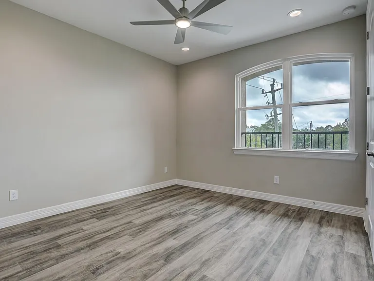 502 Amalfi Dr — Photo 20