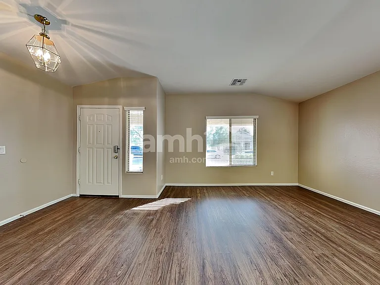 10338 W Wood St — Photo 7