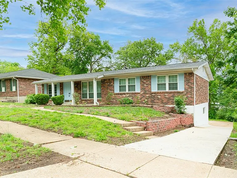 1226 Wissmann Dr — Photo 1