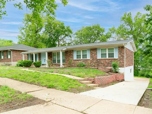 1226 Wissmann Dr, Ballwin, MO 63011