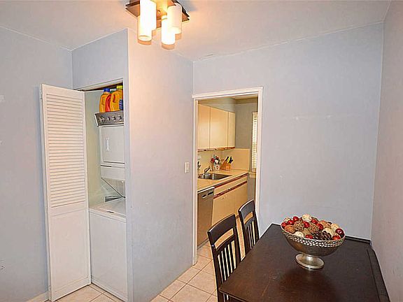 4th image of 224-22 Kingsbury Ave #A