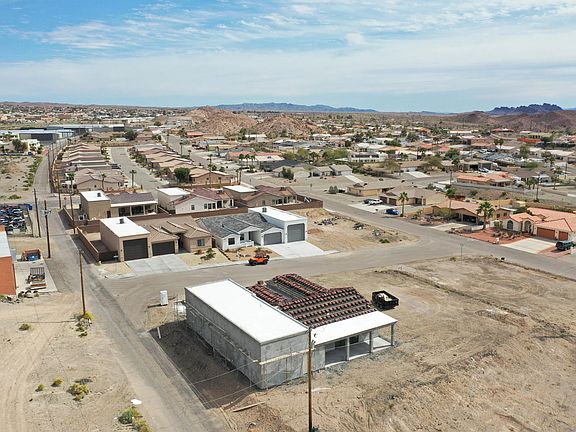 2nd image of 3179 Summit Way