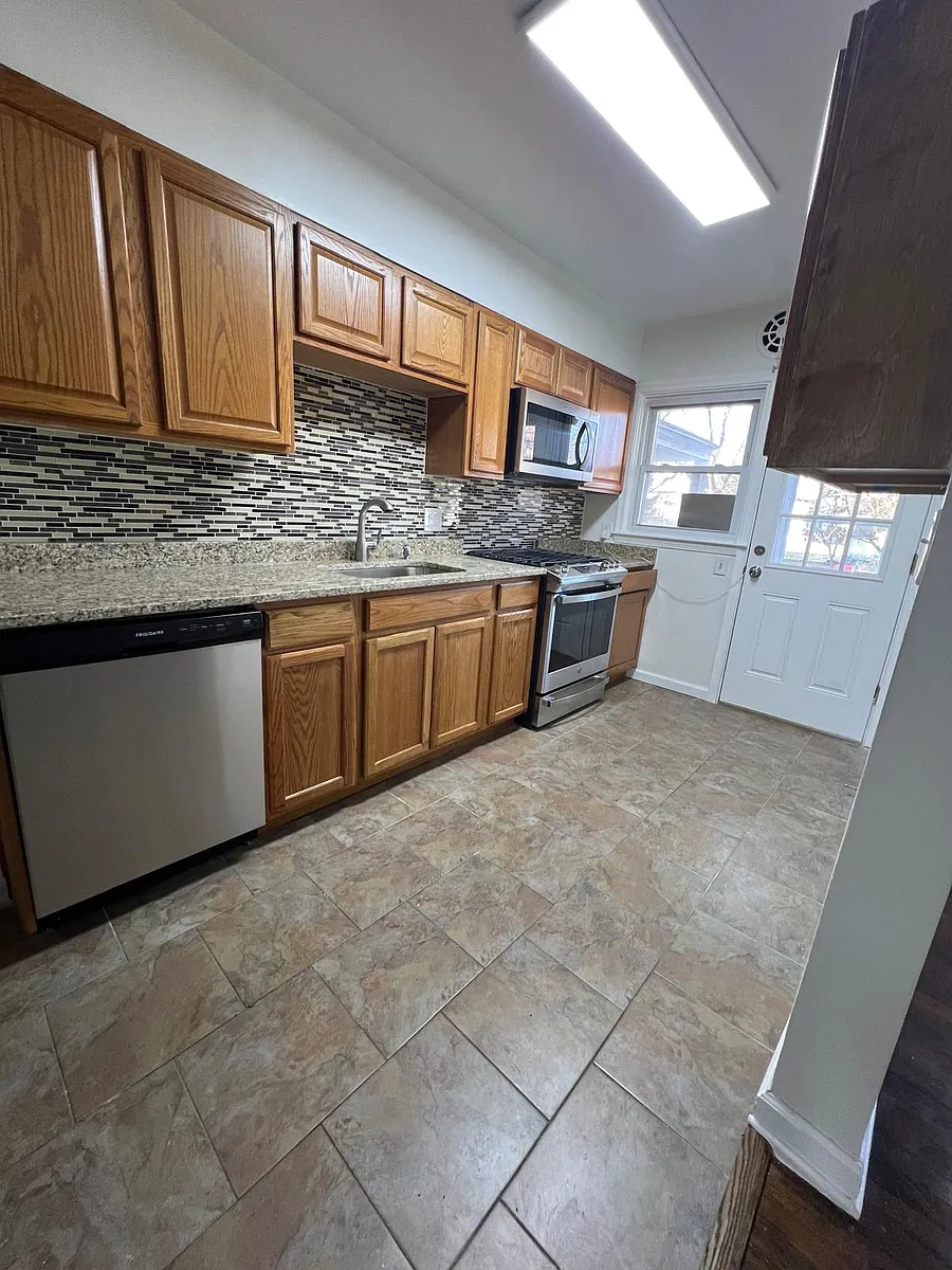 Building Photo - 603 Braeside Rd
